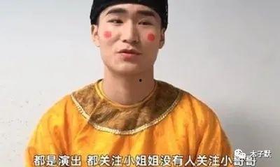 爆料不倒翁小哥哥视频,视频走红背后的惊人秘密  第1张